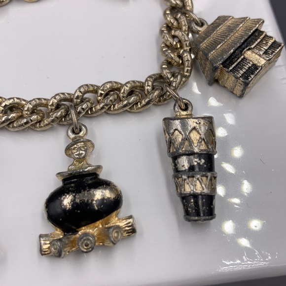 Vintage 1950’s Jamaican Figural Charm Bracelet - Picture 3 of 7